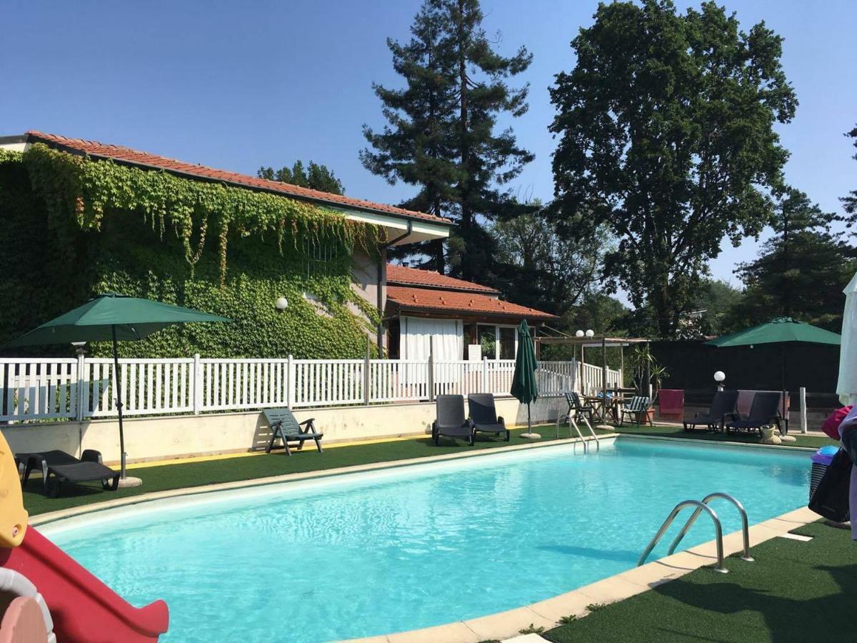 Fattoria Sequoia Bed & Breakfast Castagneto Po Exterior photo